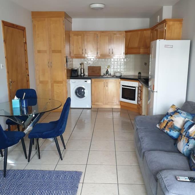 Cosy Beachfront Apartment In Salthill Galway City Exterior photo